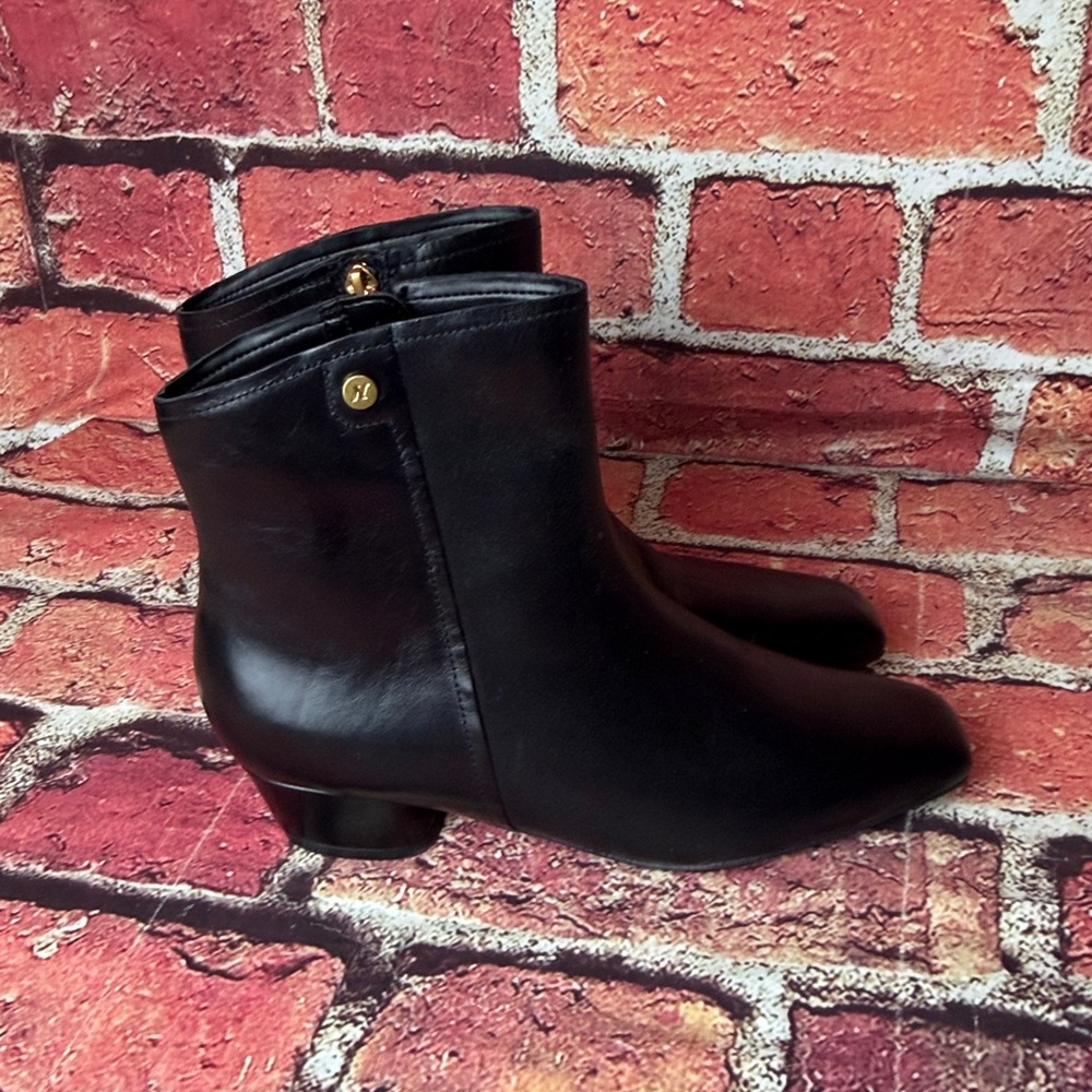 Naturalizer Black Leather Ankle Boots – Square Toe – Gold Zip Detail – Size US 7